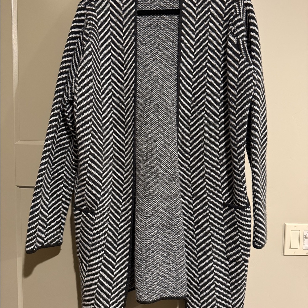 Elegant Black and White Chevron Cardigan